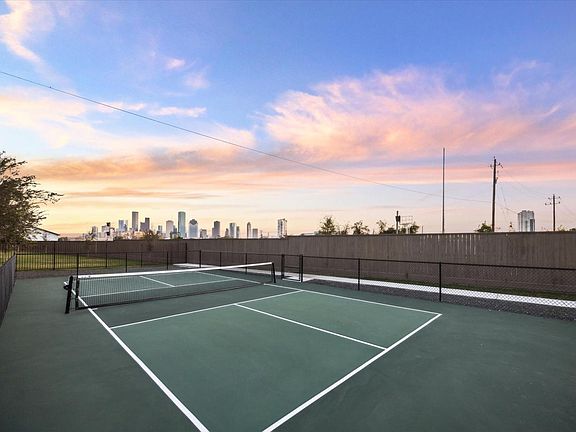 2nd image of 3057 Hicks St