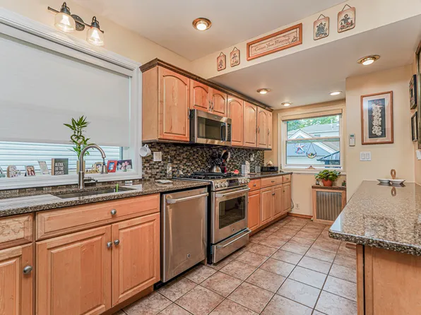 76 Whitman Avenue image 12 of 27