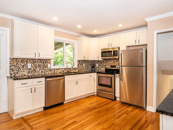 2nd image of 24 Glenna Dr