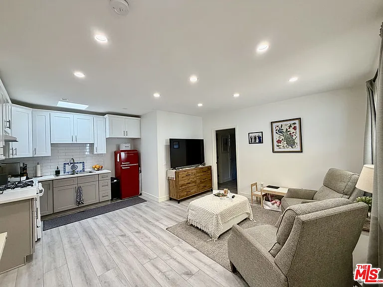 7764 Fountain Ave — Photo 16