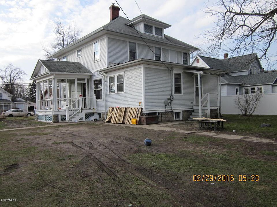 2nd image of 502 N Kalamazoo St