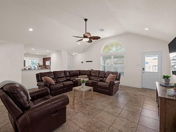 5th image of 2115 Red Cedar Trl