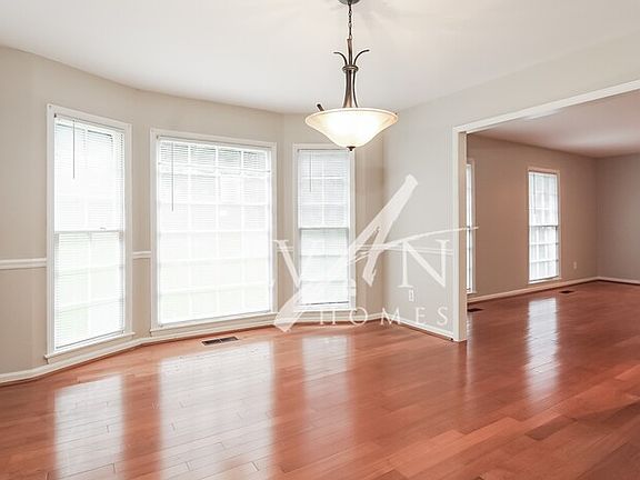 3rd image of 1624 Kestwick Dr