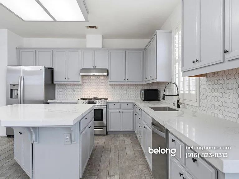 1714 Nicol Way — Photo 16