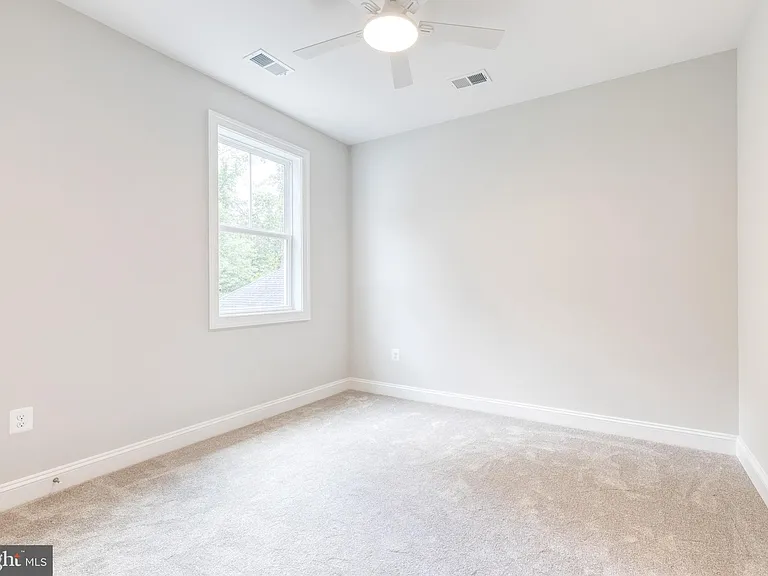 610 Echo Cove Dr — Photo 34