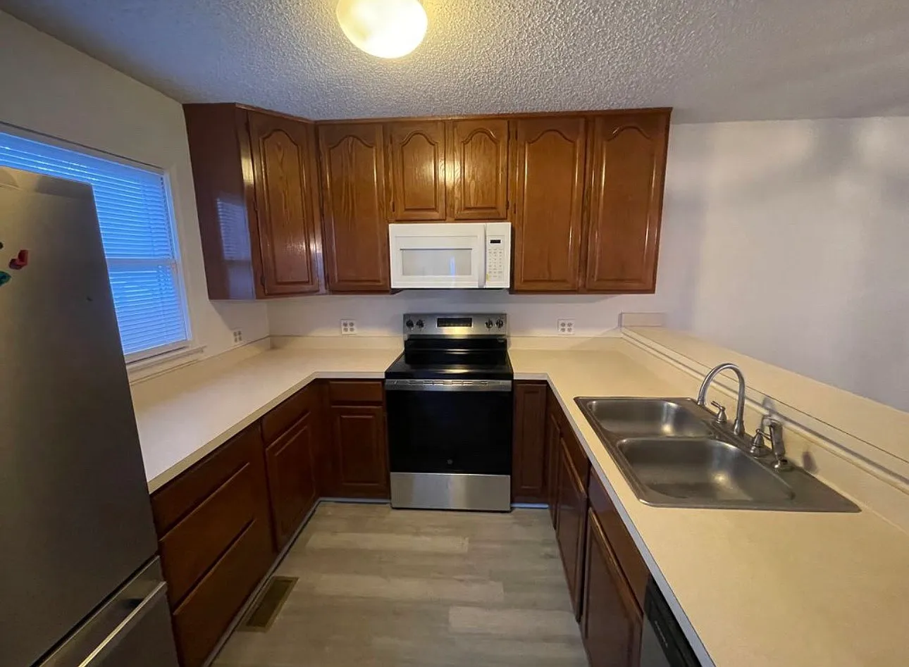 4 bed, 1809 sqft, $2,800 — Photo 4