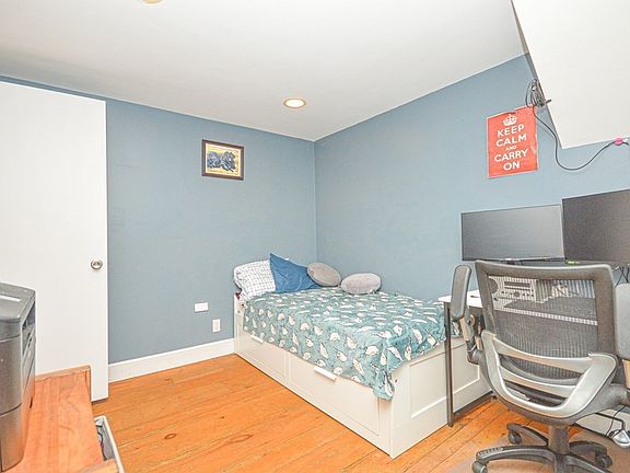 3rd image of 21 Carnes St