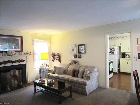 3rd image of 83 Edgewood Dr