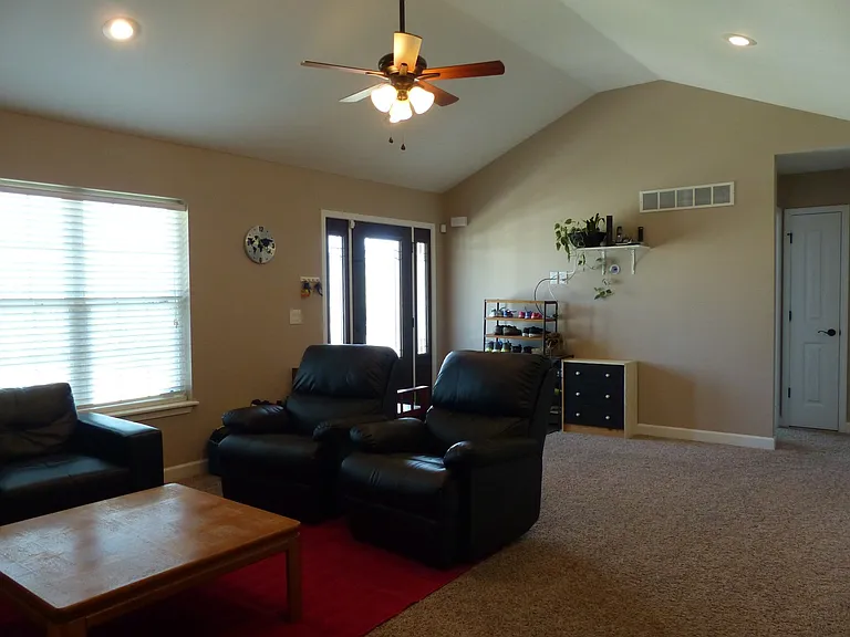 188 Ridgeview Dr — Photo 3