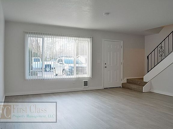 3rd image of 2725 Maywood Dr