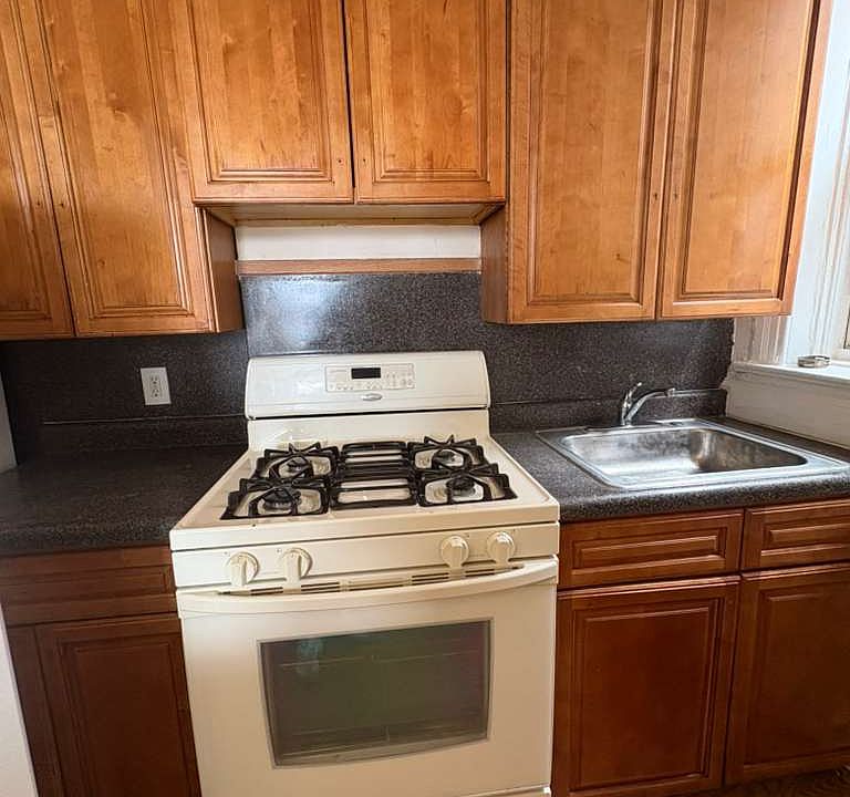 2nd image of 92 W 33rd St #D1