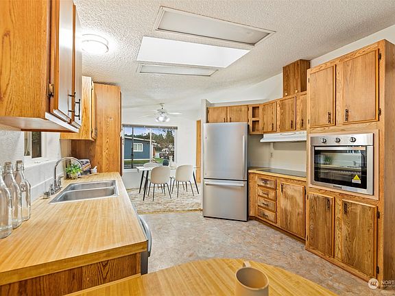 4th image of 725 SE 37th #26