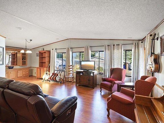 3rd image of 3316 E Valley Forge Ln