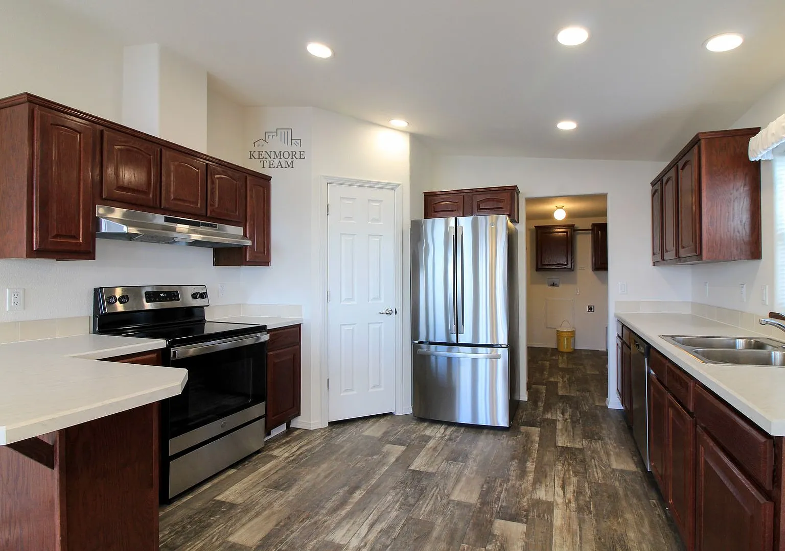 3 Bedroom, 2 Bath Home in Kennewick — Photo 1