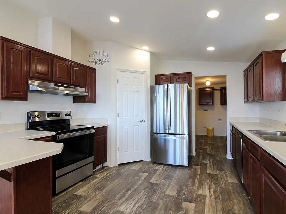 1214 N Morain Loop