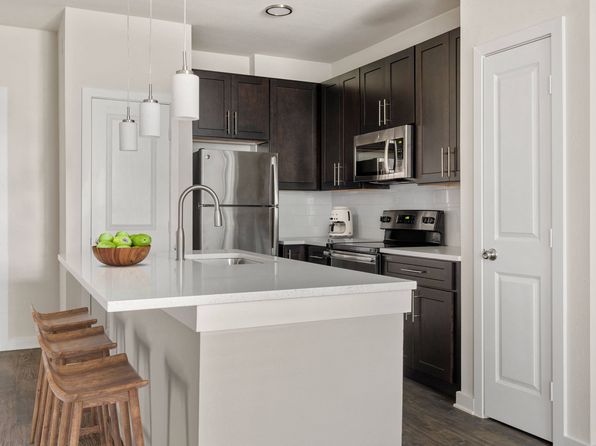 1700 E 4th St APT 2102