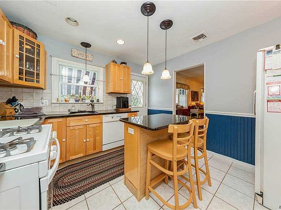 4th image of 114 Monroe St