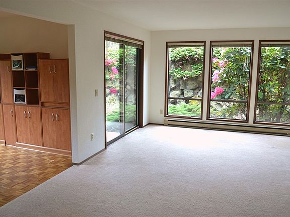4th image of 12501 17th Ave NE APT D