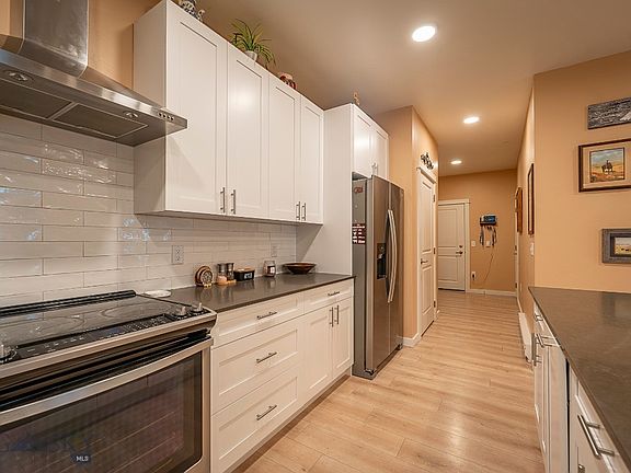 5th image of 2222D Willow Dr #D