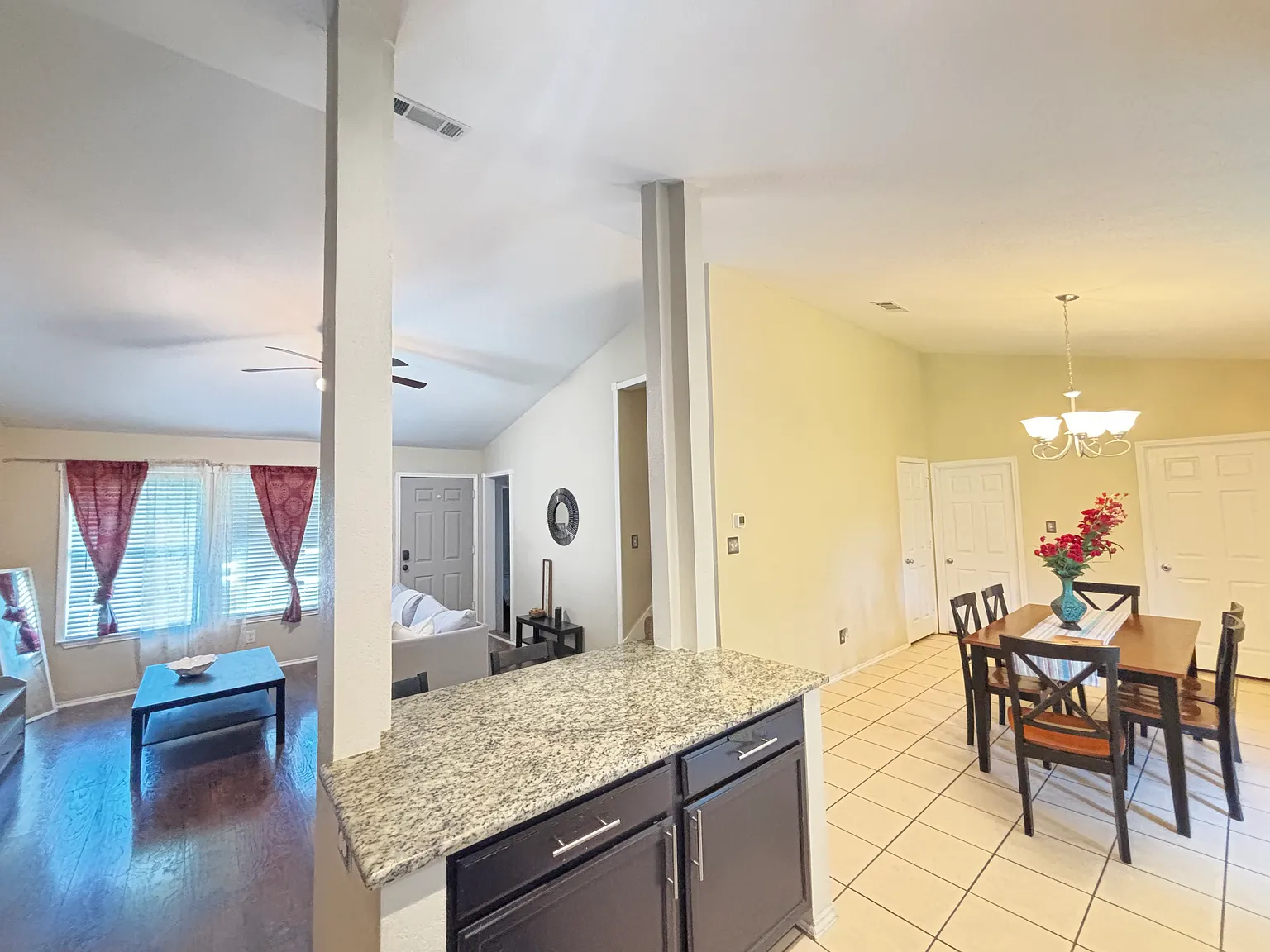 1 bed, 1.5 bath, 1592 sqft, $1,200 — Photo 3
