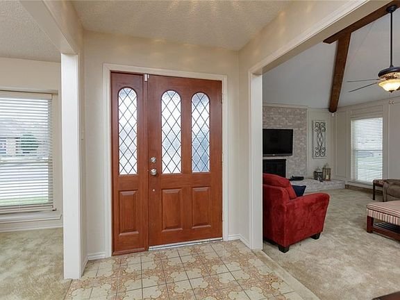 4th image of 801 Saddlebrook Dr S