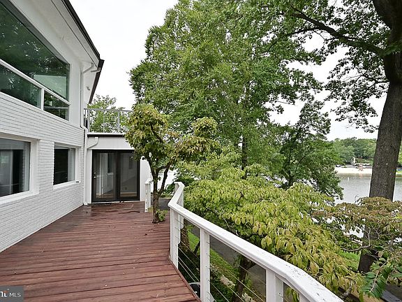 3rd image of 3621 Stanford Cir