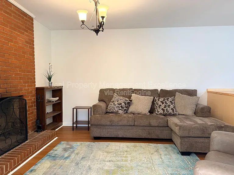 120 E Rowan St — Photo 15