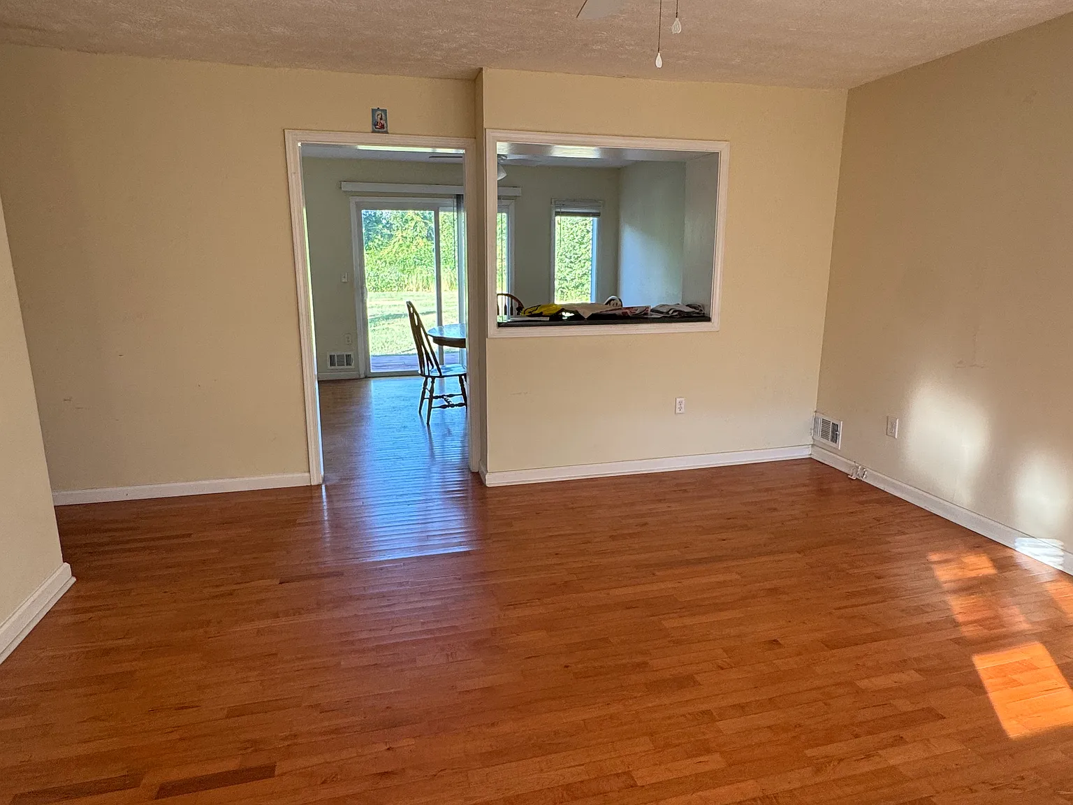 3 bed, $2,400 — Photo 3