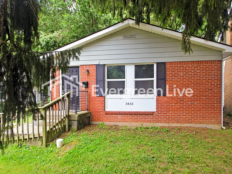 3433 Caroline Ave — Photo 2