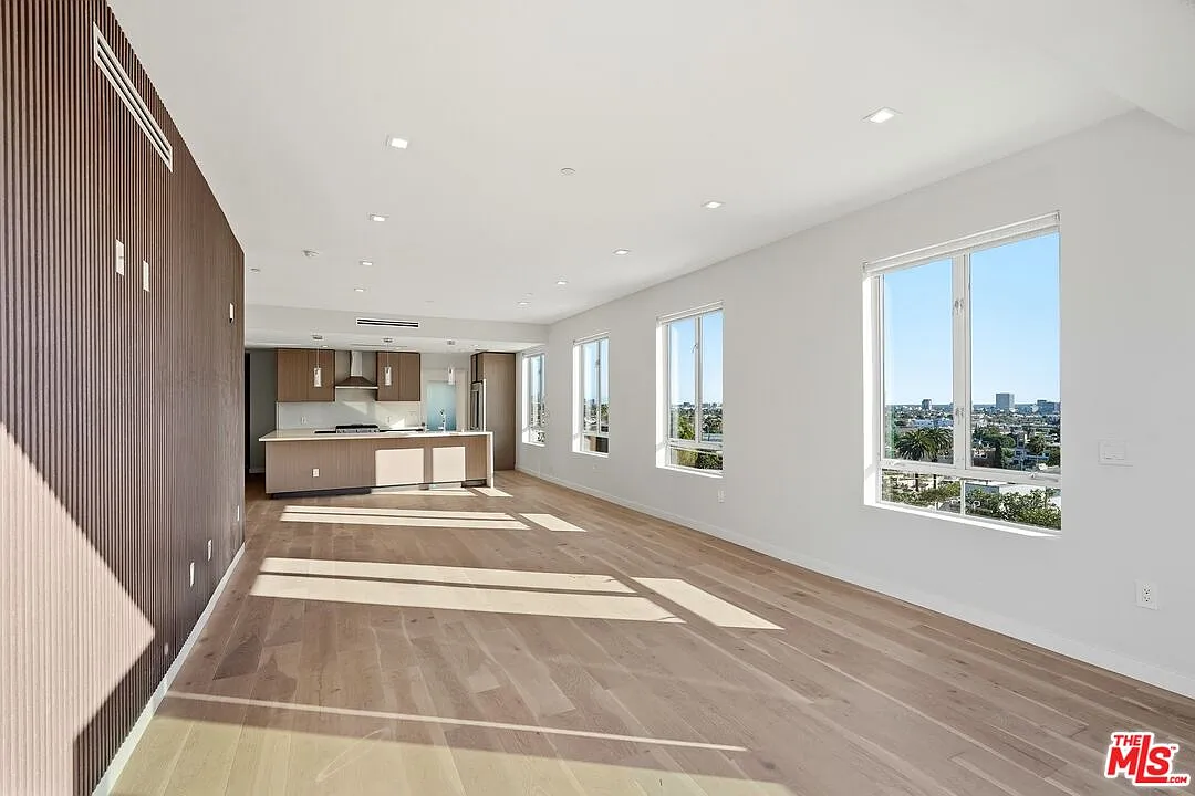 Building Photo - 1006 Hancock Ave #PENTHOUSE