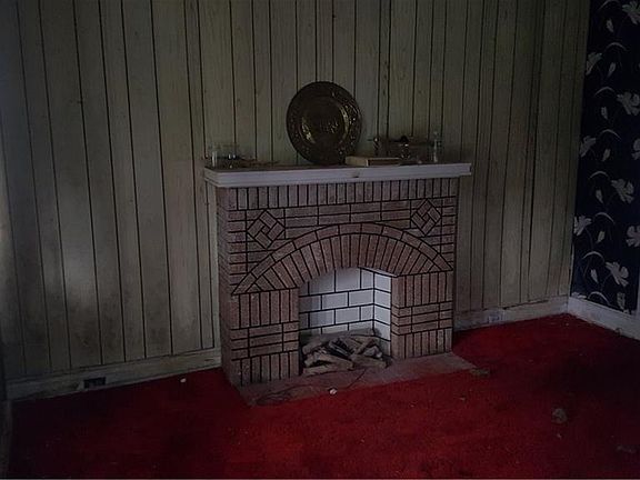 3rd image of 160 Fox St