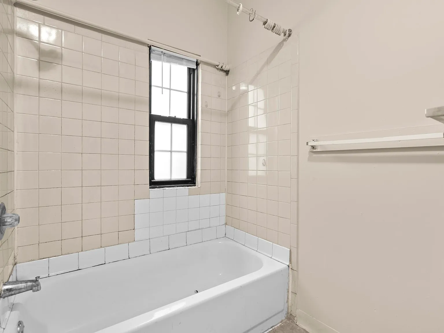 2 bed, 900 sqft, $1,200 — Photo 1