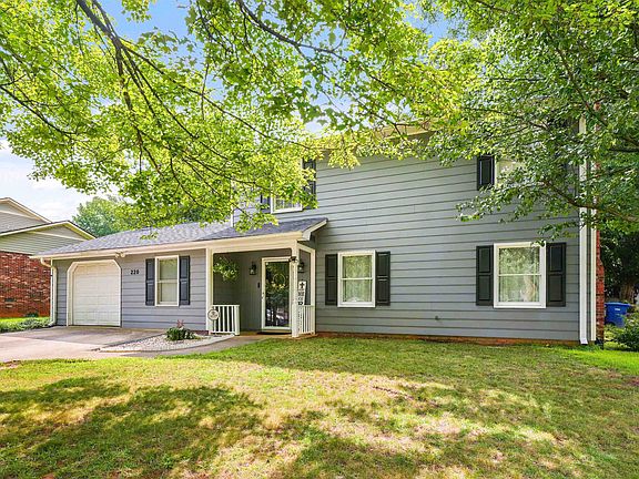 2nd image of 220 Heather Dr