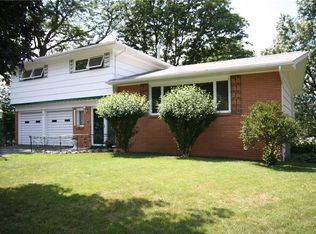 116 Suncrest Dr, Rochester, NY 14609