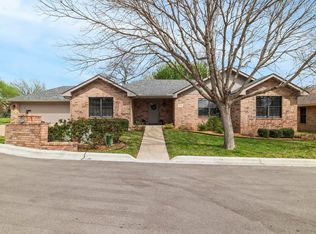 709 Applewood Dr N, Burnet, TX 78611