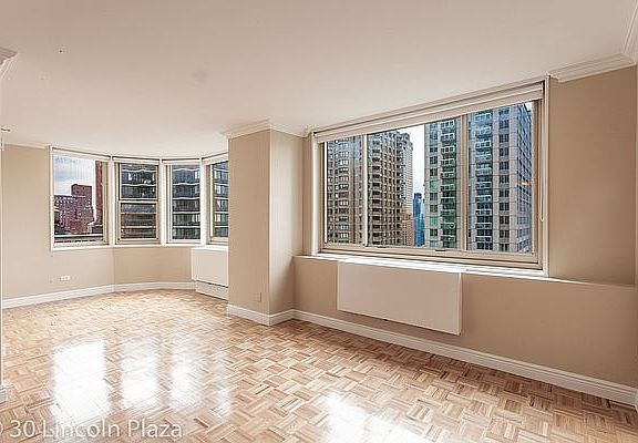 4th image of 30 W 63rd St APT 19K