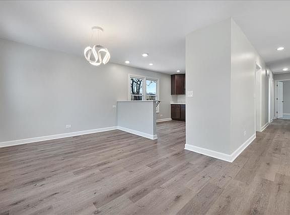 5th image of 223 Freeport Dr
