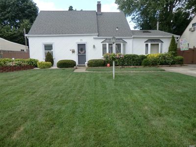 25 Needle Ln, Levittown, NY, 11756