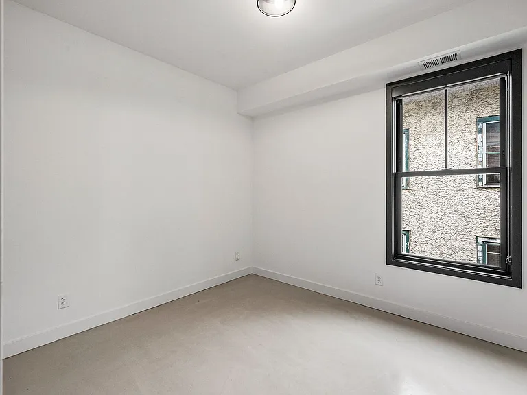 Laurel Apartments — Photo 43