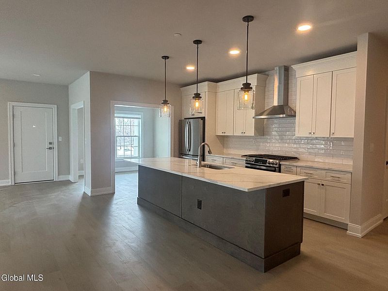 3rd image of 604 Vly Pointe Drive