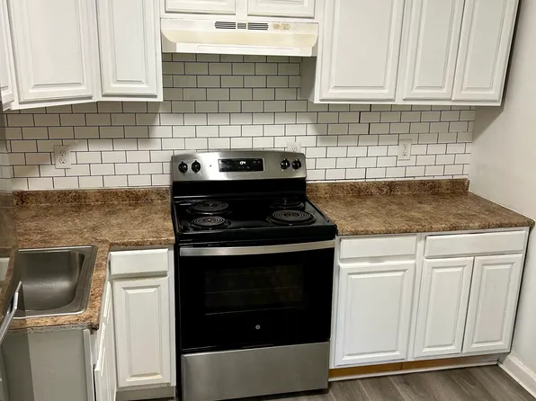 50 West St APT C, Chicopee, MA 01013
