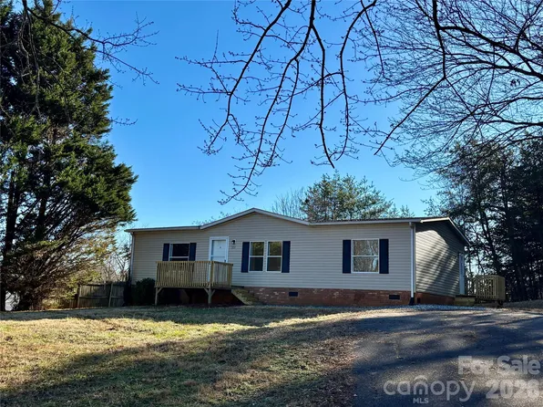 3938 Berry Creek Cir, Granite Falls, NC 28630