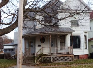 203 S 3rd St, Monmouth, IL 61462