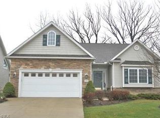 2326 Heron Crest Dr, Cuyahoga Falls, OH 44223