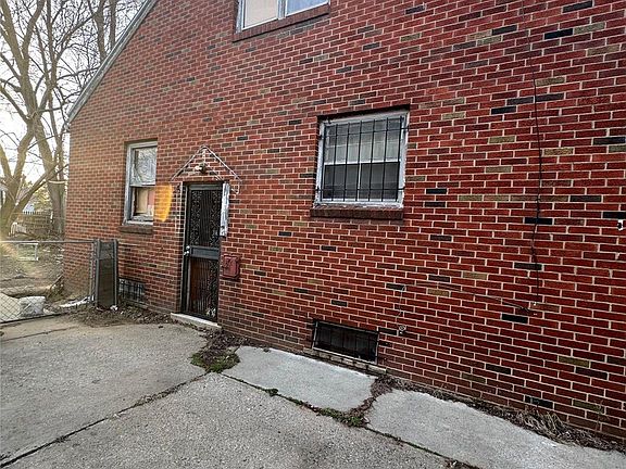 3rd image of 19261 Mitchell St