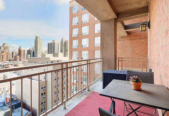 Sold by Stribling | media 10