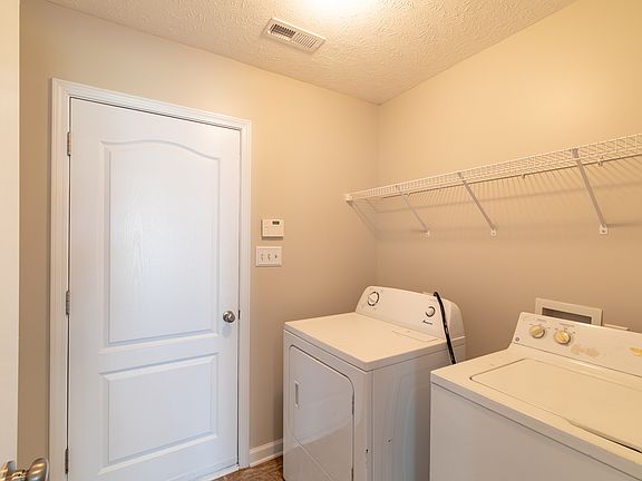 2nd image of 220 Merin Height Rd