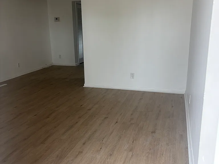521 NE 45th St #7 — Photo 9