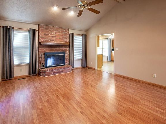 3rd image of 1608 Hunter Hill Dr