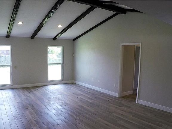 3rd image of 3130 Beacon Dr